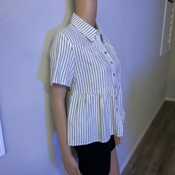 Medium Peplum top - Picture 2 of 6